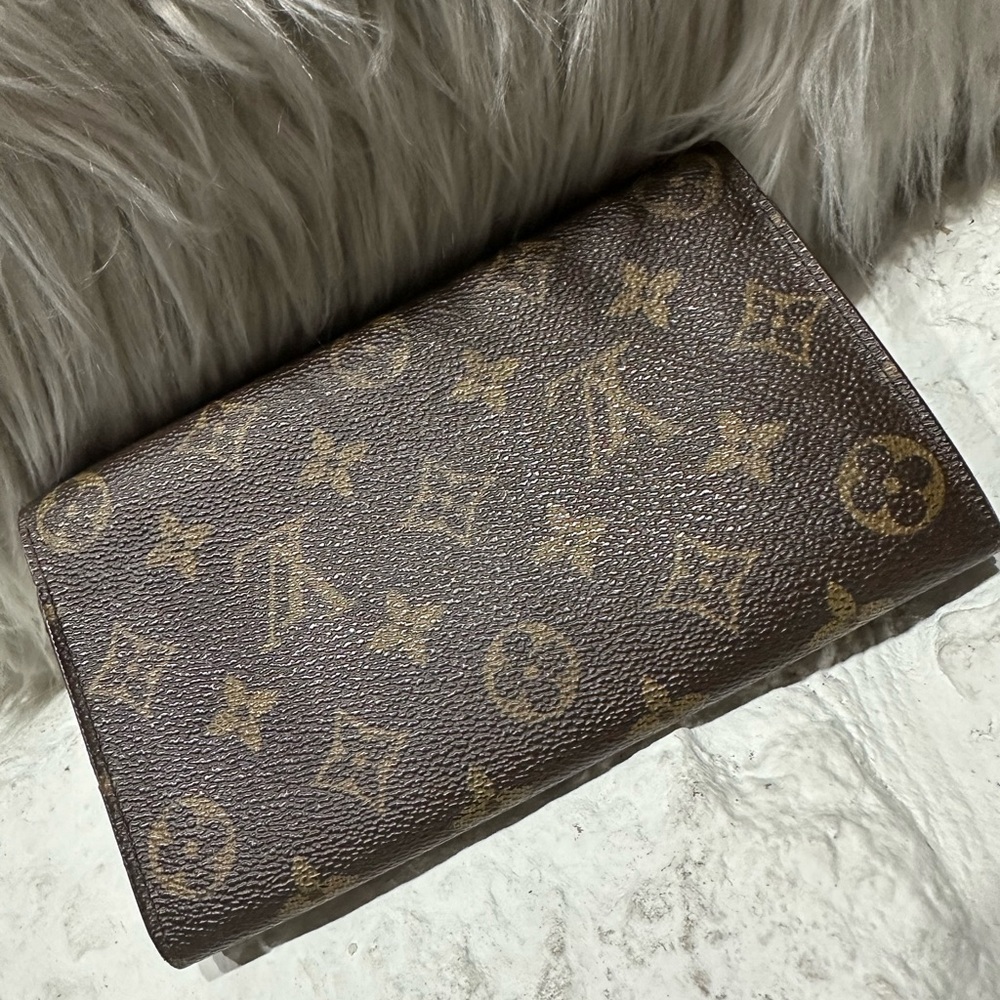 Authentic Louis Vuitton Sarah wallet. - Picture 3 of 8